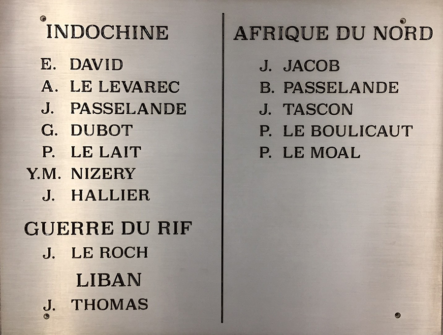 plaque aluminium brose email noir sarzeau monument au mort