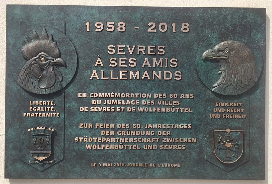plaque jumelage ville bronze bas relief blason patine vert antique sevre