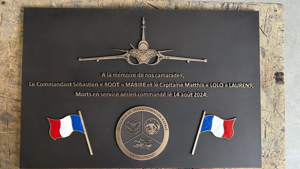 plaque aviateur rafale bronze email drapeaux Copie