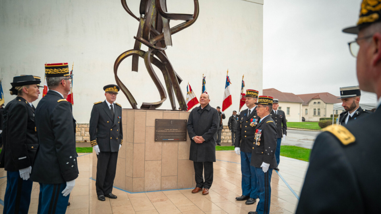 Inauguration plaque bronze gendarmerie 1